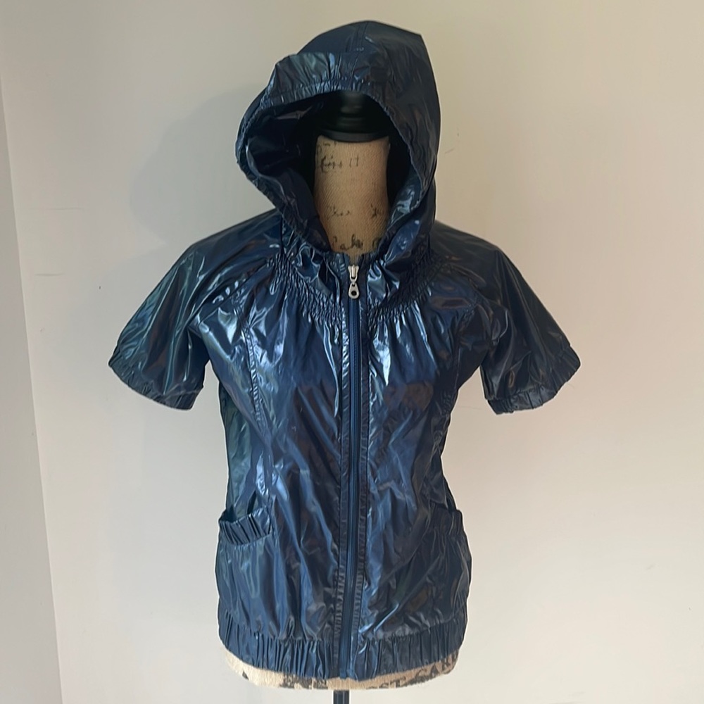Short sleeved Rain Jacket by Vitamins